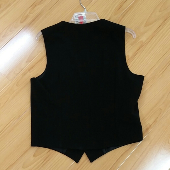 Vest 18 inch flat lay - Picture 2 of 3